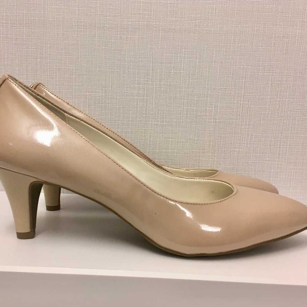 NWOT Anne Klein iflex Nude Heels Size 8